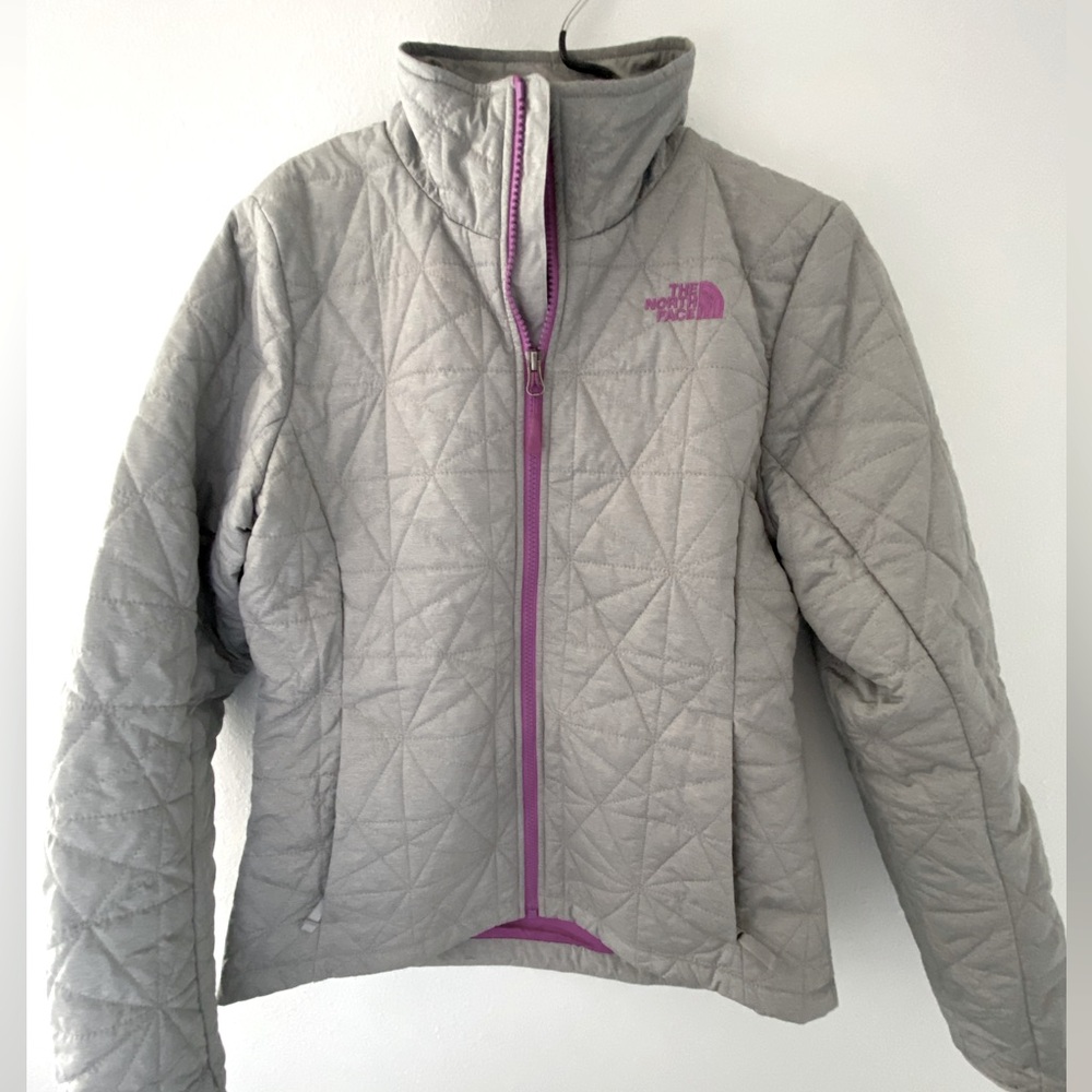 The North Face Women's Light Gray Quilted Jacket with Pink Accents